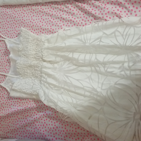 White little dress - Picture 2 of 10